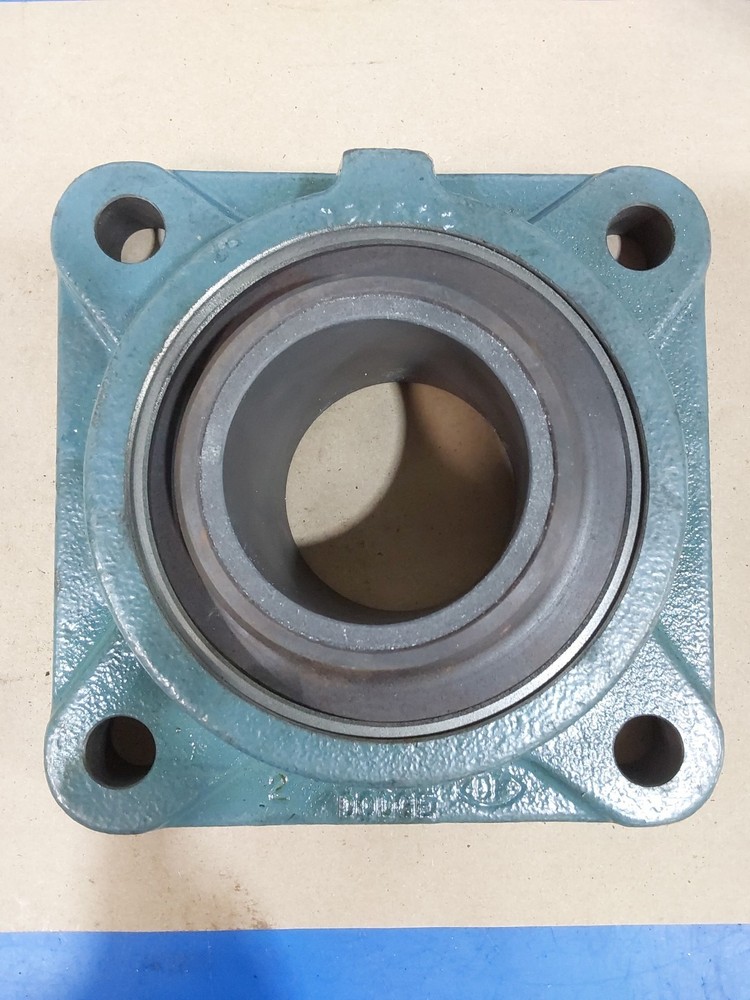 DODGE 126196/ 124083 4 BOLT FLANGE W/ SCM 2-15/16″ BORE F4B-SCM-215