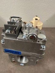 Robertshaw 700-504 Minivolt Combinion Gas Valve 7000BMVR
