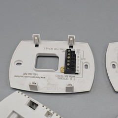 Honeywell LOT Of 2 TH5110D1006 TH5110D1022 Thermostats Non Program PARTS REPAIR