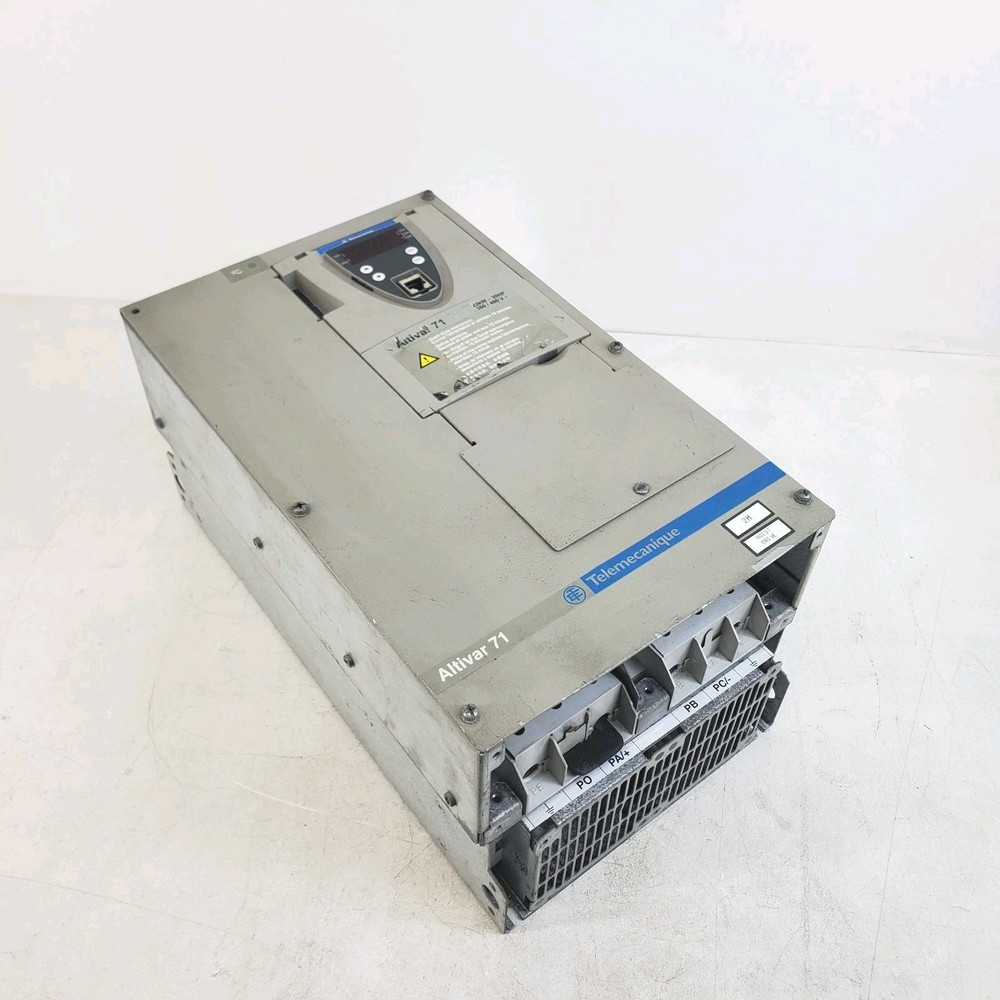 Telemecanique ATV71HD22N4Z Altivar 71 AC VS Drive 30 HP 22kW 480V V1.2IE18