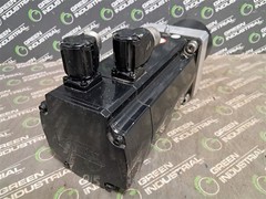 USED 5.8Nm Schneider Electric SH31002P01A2000 Servo Motor SH3 100 480V 6000 RPM