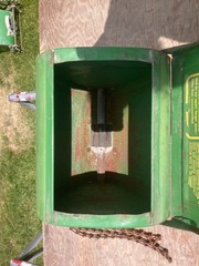 John Deere 4-Row Planter 494 495 Fertilizer Insecticide Box w/Chain B13829B Exc
