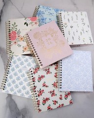 WORLD TRAVELER 2026 Planner Weekly & Monthly 7X8.75, White/Golden Peony