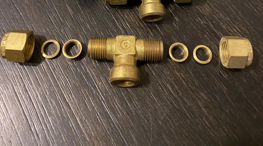 SWAGELOK B-500-3TTF BRASS fitting 5/16” tube x 1/8” fnpt branch tee