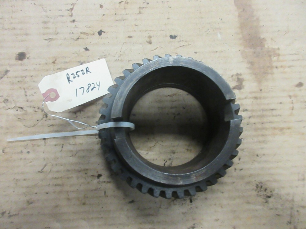 John Deere R crankshaft gear R352R.