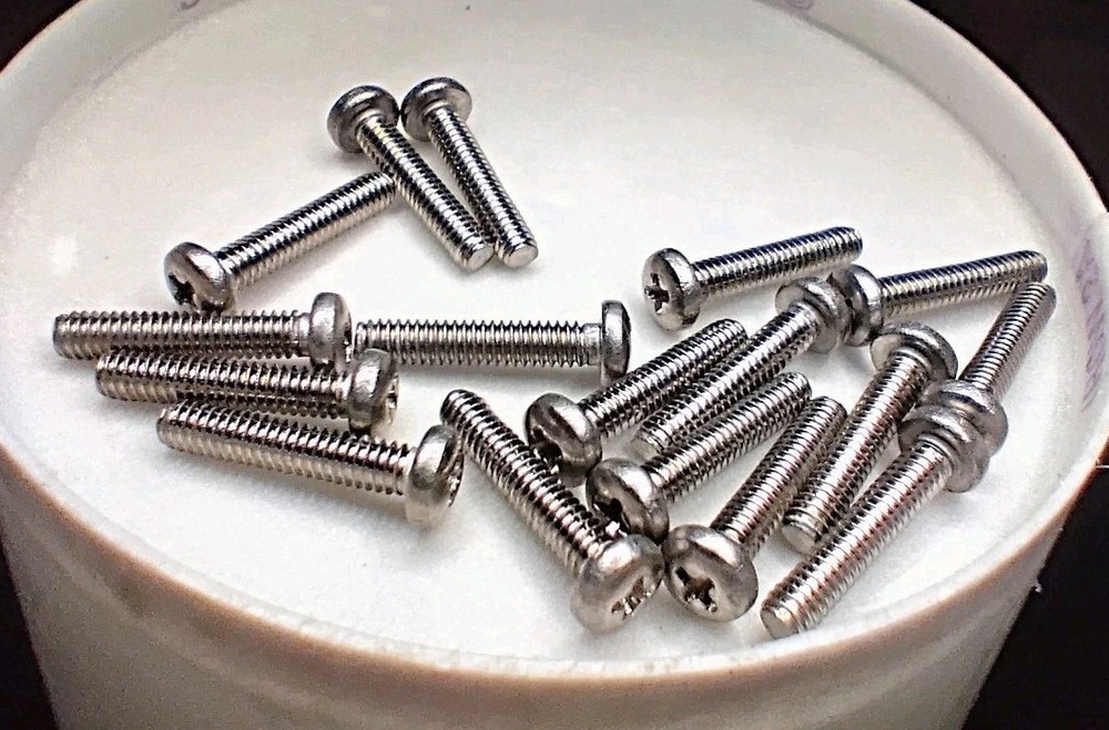(100) #1-72 x 3/8″ Philips Pan Head Machine Screws 18-8 Stainless Steel