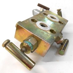 LONESTAR, PGI 3-VALVE MANIFOLD, M-581CDV, 6000 PSI, 1018, ASTM A108,