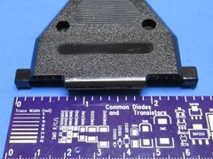 (1) DB37H L-COM DB37 / 37 PIN DSUB PLASTIC HOOD SHELL CONNECTOR COVER STRAIN NEW