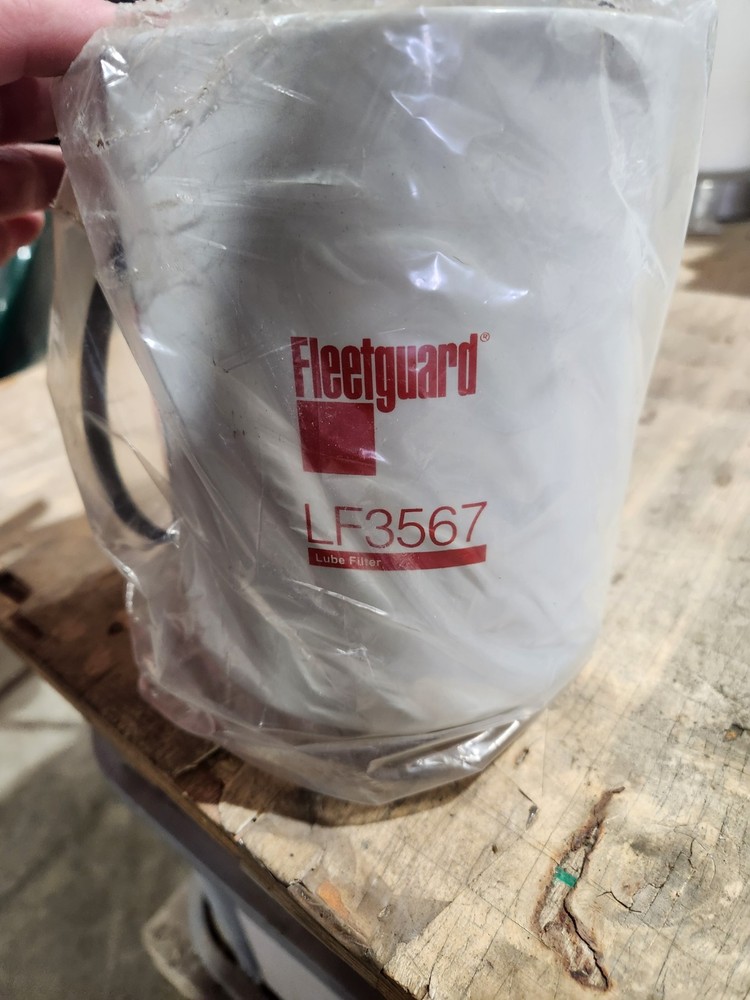 Fleetguard LF3567 Oil Filter, John Deere AR98329, AR101278