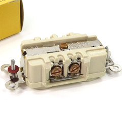 Lot of (4) New Old Stock Hubbell 8200-I Duplex Receptacle Hospital Grade 15A