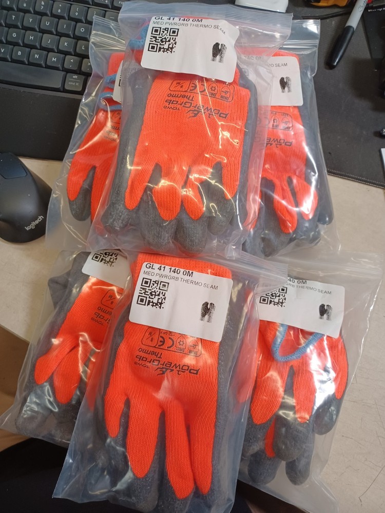 Lot Of 6 Pip PowerGrab Thermo Gloves 8/M GL41 140