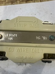 Leviton 27CM-30 L16-30R Locking Receptacle 30A 600V AC NOS No Box