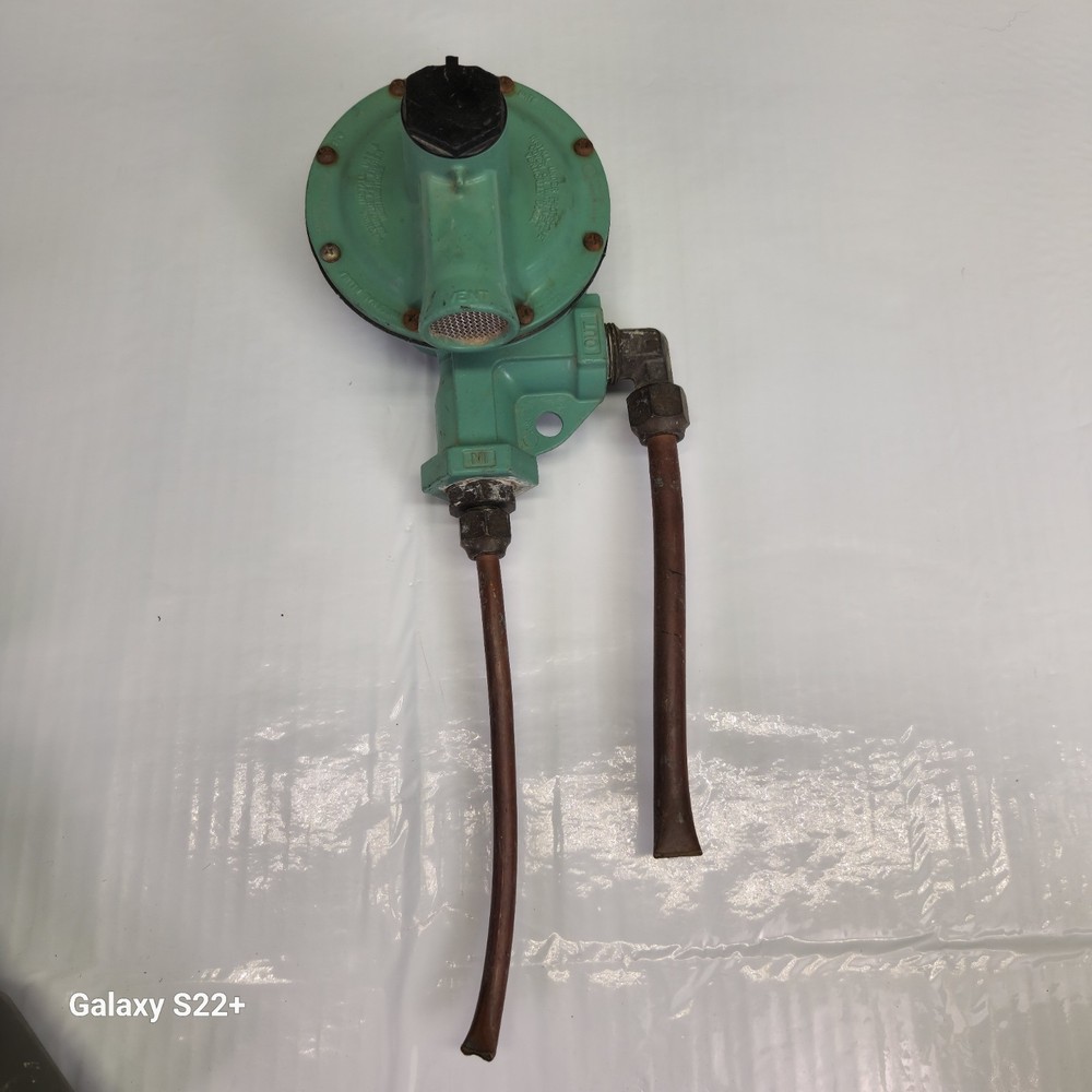 Fisher Controls Pressure Regulator R-352/22 10PSI Inlet Used Working Condition