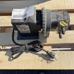 Stenner 45M5 Quality Chemical Feeders 25 PSI 120 Volts 1.7amps 1.72 bar