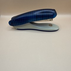 ACCO Brands Inc. Swingline Transparent Blue Desktop Stapler Works RARE Y2K