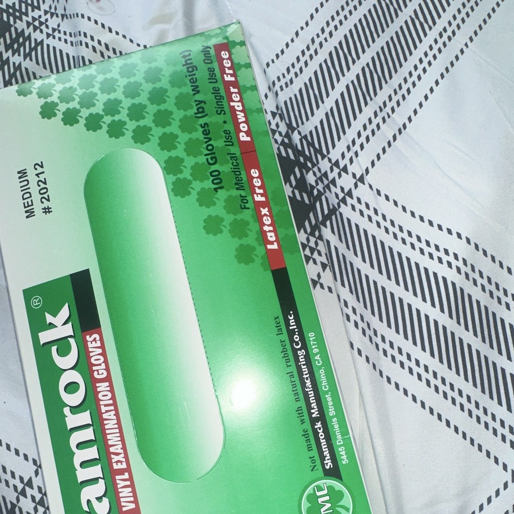 Shamrock Vinyl Medical Exam Gloves Medium Powder Free MPN 20212