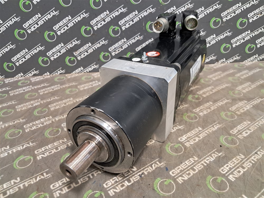 USED 5.8Nm Schneider Electric SH31002P01A2000 Servo Motor SH3 100 480V 6000 RPM