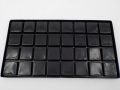 32 SPACE PLASTIC JEWELRY DISPLAY TRAY 14″X7.5″ FELT COVERED GRID 1 9/16″ SQUARES