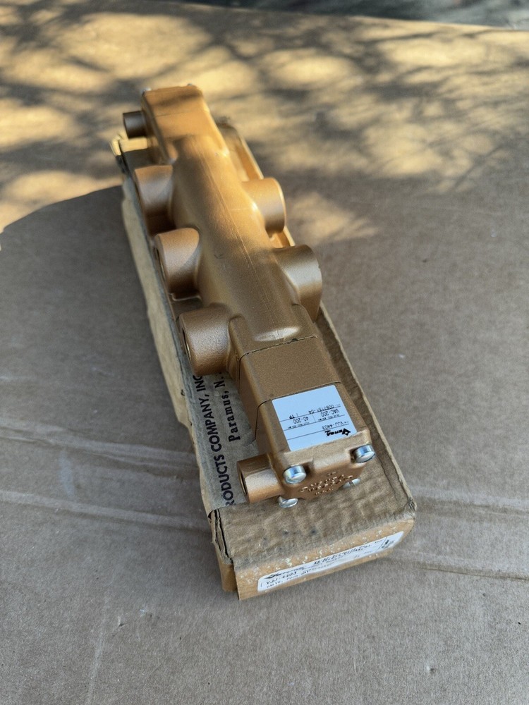 Versa VJJ-4403 Air Valve – Four Way – 3 Position VAC 200PSI 3/8″ NPT Unused