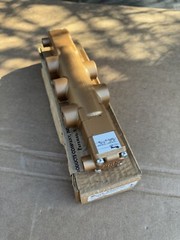 Versa VJJ-4403 Air Valve – Four Way – 3 Position VAC 200PSI 3/8″ NPT Unused
