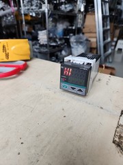 YOKOGAWA UT150L-RN TEMPERATURE CONTROLLER STYLE S5 100-240VAC 8VA