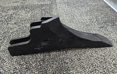 Unverferth 67948B Zone Builder Ripper Point, Black Fits 3/4″ Shank