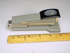 Vintage Apsco 4004 Office / Desk Stapler Small Made in Sweden 5″ Avocado