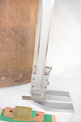 🌟 Mitutoyo 600mm Vernier Height Gage #520-150 – .02mm Graduation – Wooden Box