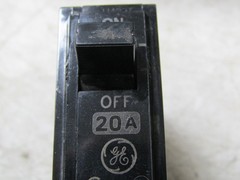🙌10) GE 20 AMP BOLT ON CIRCUIT BREAKER 1 POLE 120/240 VAC THQB1120 LOT OF 10
