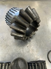 CH14684 John Deere 750 MFWD front spindle pinion