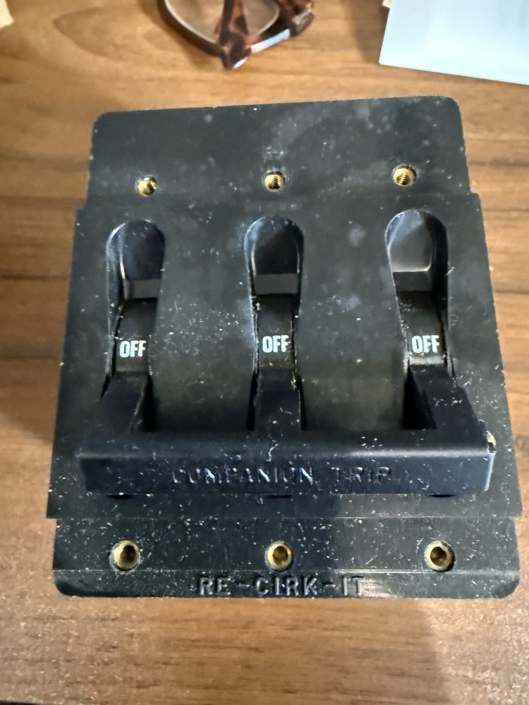 heinemann circuit breaker 3XAM1516HKMG3 3POLE 10AMP 250VAC