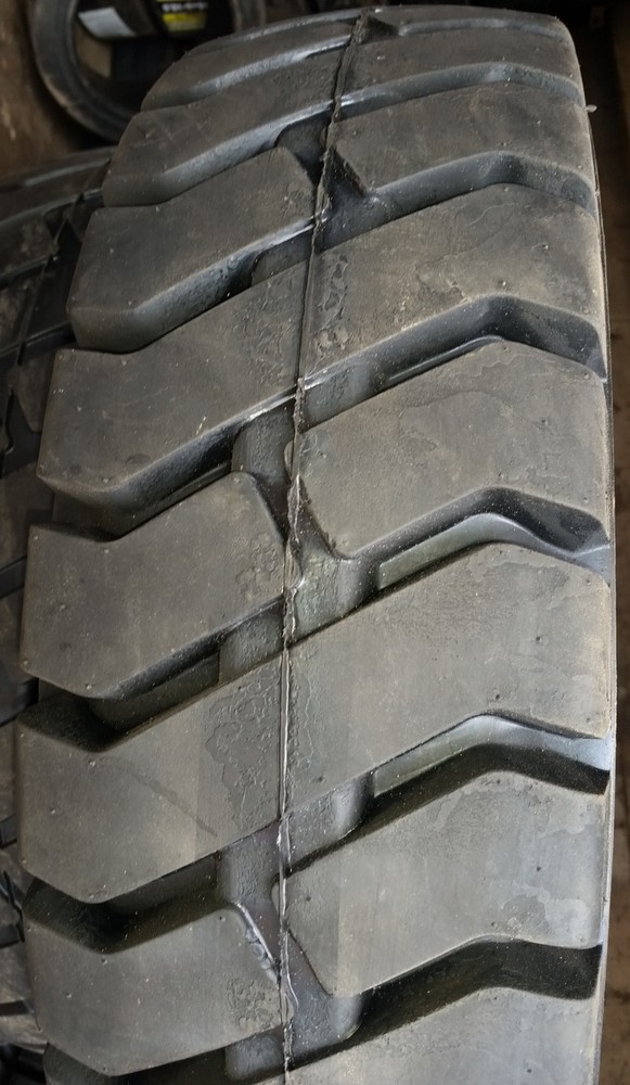 7.00-12 tires Solid Solver forklift tire 7.00/12 flat proof (USA made) 70012