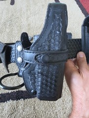 Uncle Mike’s Law Enforcement Belt With Extras Glock 17/22 Black Duty Medium M