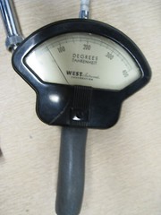 WEST INSTRUMENTS RADIO DETECTION DEGREES FAHRENHEIT METER 0-400 W/CASE