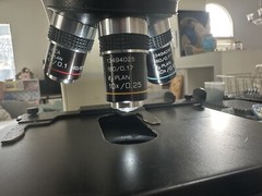 Leica CME 1349521X Microscope – 3 Objectives (4x,10x,40x) Excellent Condition