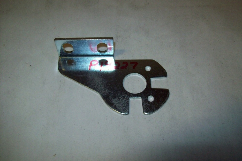 NIFTY LIFT TRACK BRACKET – LOWER OUTER ORIGINAL NIFTY PART # P19227