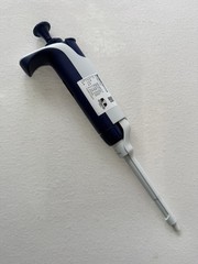 Rainin L-200 XLS Pipet Lite XLS ~ LTS 20-200ul LTS ~ Single Channel ~ Calibrated