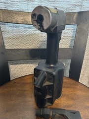 Huck Model 227 Pneumatic Riveter Gun Untested