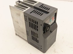 Mitsubishi Electric D700 FR-D720-042-W1 VFD AC Drive Inverter 3PH 200-240V 1HP