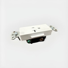 🔴10X Legrand TR26361-W Decorator Receptacle Single Tamper-Resistant 20A/125V‼️