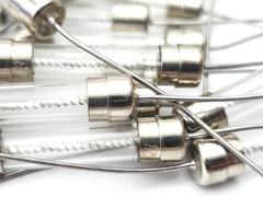 Lot of 50 Littelfuse 315 32V 12 Amp Pigtail Glass Fuses 1/4″ x -1/14″ Slow Blow