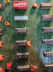 National Semiconductor Chips. AD40004, SN74LS, MM2102 Vintage white gold Ceramic