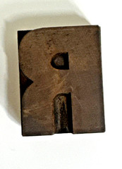 Vintage Letterpress WOOD LETTER R “R” PRINT TYPE Printing 2″