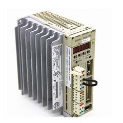 New In Box YASKAWA SGDH-04AE-OY SGDH-04AE-0Y Servo Drive