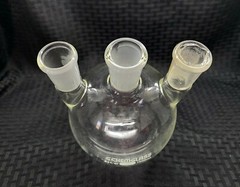 Chemglass Glass 1000mL Vertical 3-Neck 24/40 Round Bottom Flask, CG-1522-07 Chip