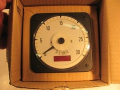 CROMPTON 0 – 30 VDC PANEL GAUGE 077-DIVA-NLNL-PQ 120 VOLT AC SWITCHBOARD METER