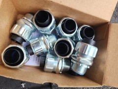 BOX OF 10 THOMAS & BETTS LT100M 1 INCH STRAIGHT CONNECTORS T141690