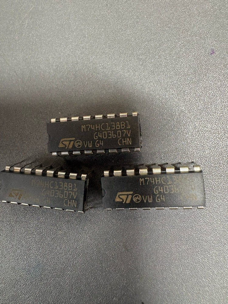 100x ST M74HC138B1 DIP-16 3-to-8 Line Decoder IC Through Hole Lot
