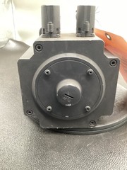 KUKA KK55Y-YYYY-030 3.77kW 600V AC Servo Motor 3000RPM USED