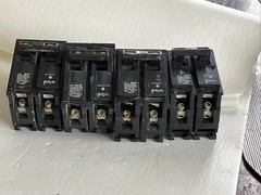 ITE Siemens B220 Circuit Breaker 20A 2Pole 120/240VAC 10KAIC Bolt On Panel Mount